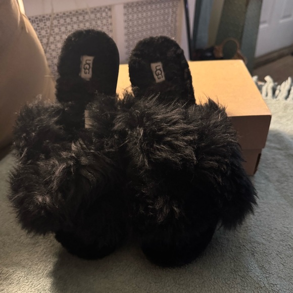 Good Condition Ugg Women black fur slippers with rubber sole size 12 - Picture 4 of 5